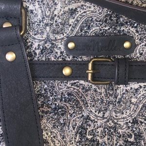 TOTE PURSE! Gorgeous grey/black tapestry purse!